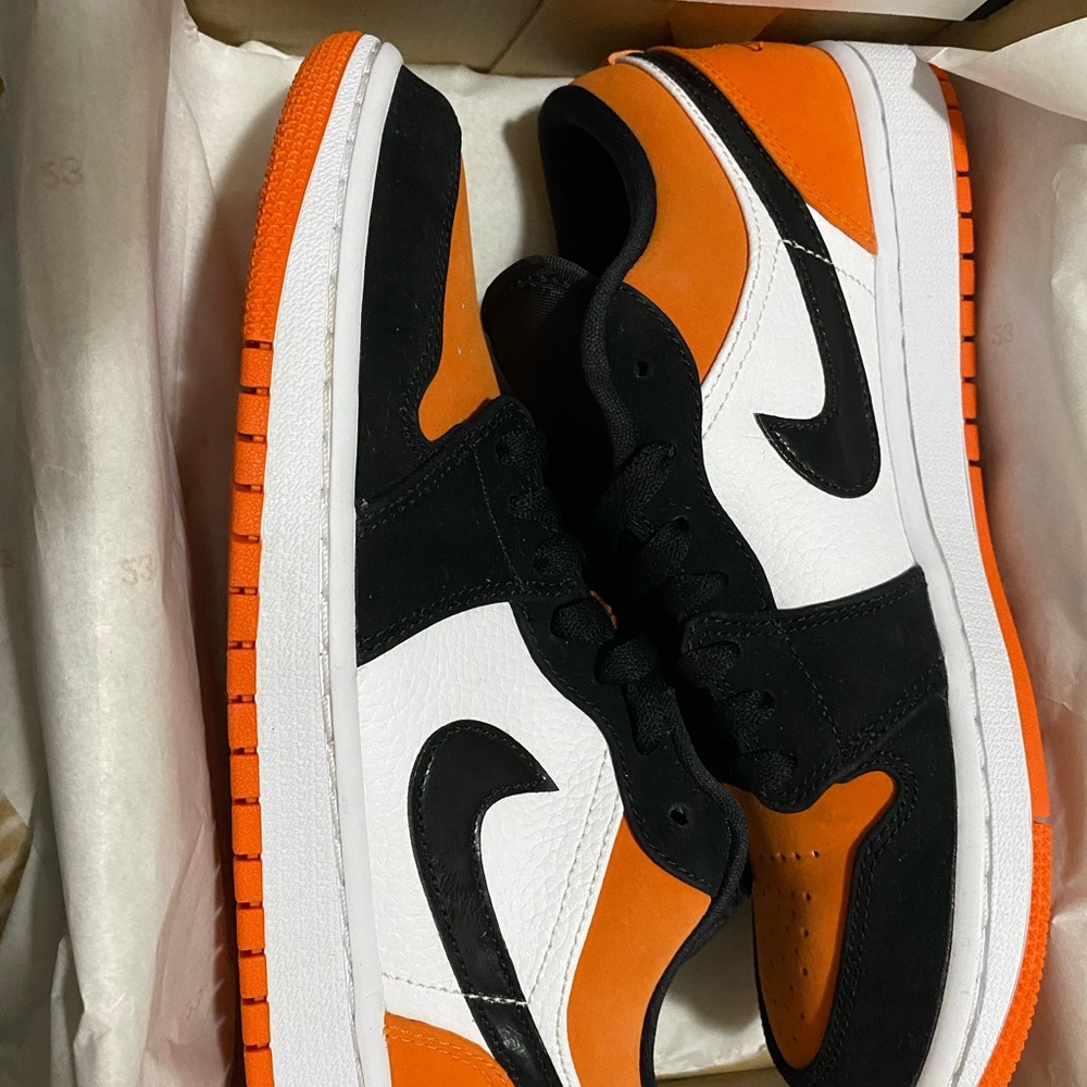 Jordan 1 Shattered Backboard low mens size 7.5 worn once for 1 hr on carpet.